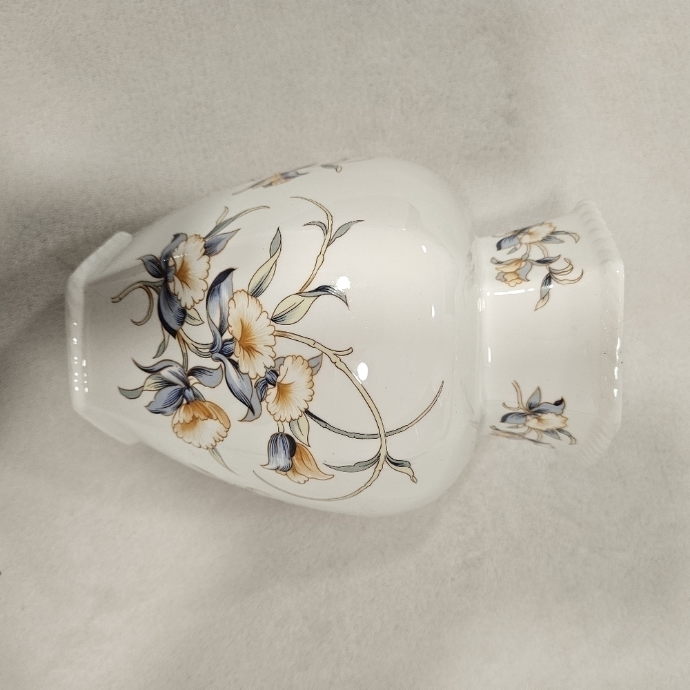 Bone China Vase - Picture 4 of 7